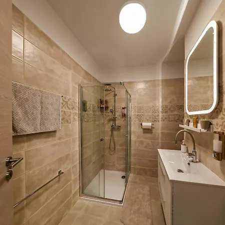 Apartamento Apartment, Private Parking And Balcony Székesfehérvár