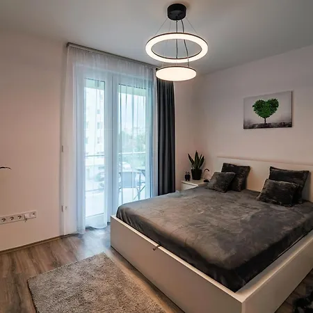 Lägenhet City Apartman Szekesfehervar