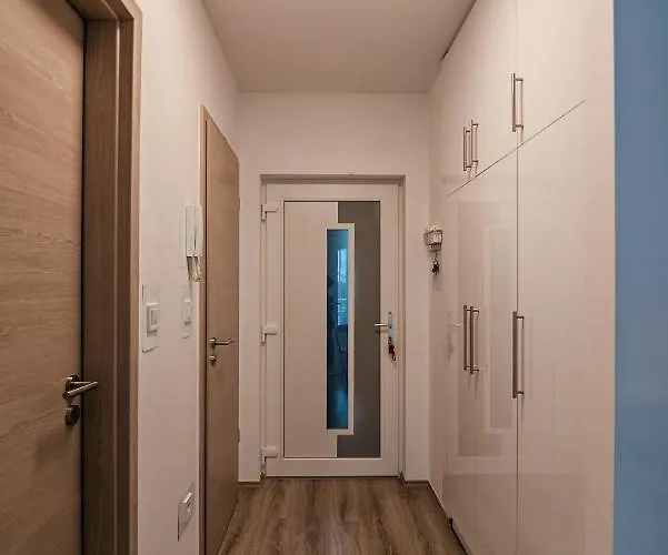 شقة Apartment, Private Parking And Balcony *